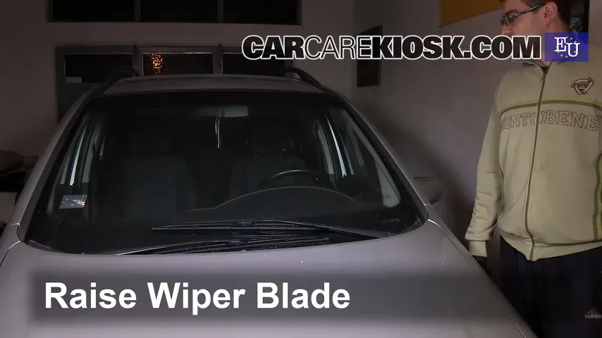 2000 Opel Zafira DTI Life 2.0L 4 Cyl. Turbo Diesel Balais essuie-glace avant Changer les balais des essuie-glace